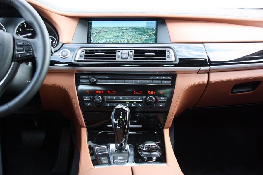  BMW 760iL 2010 года  (фото 42 из 71)